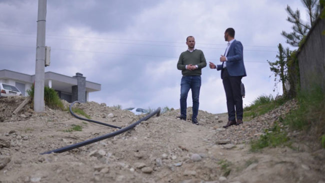 Inspektojnë punimet e asfaltimit të rrugëve, rregullimit të kanalizimit e ujësjellësit