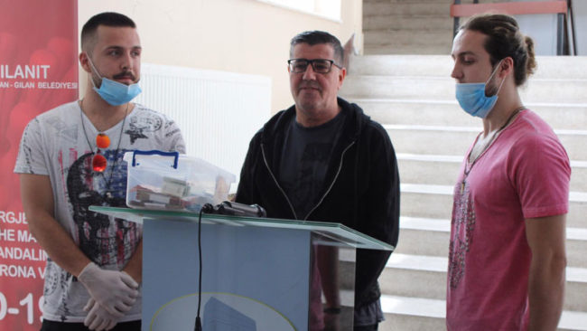 Vlerësohen lartë dy vëllezërit muzikantë që mblodhën mbi 5 mijë euro për shërimin e Ilir Behlulit