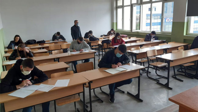 Studentët e UKZ-së rikthehen për provime nëpër sallat e mësimit