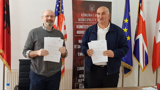 Nënshkruajnë marrëveshje bashkëpunimi për realizim të projektit “Up To Youth”