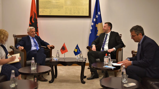 Ministri i Infrastrukturës priti në takim ambasadorin e Shqipërisë në Kosovë