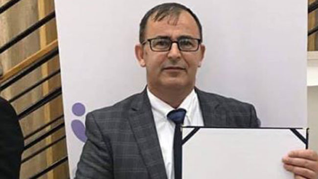 Berat Dindari merr “Mirënjohje” si nëpunësi më i dalluar i vitit në Komunën e Gjilanit