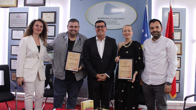 Haziri nderon me mirënjohje aktorët Adriana Matoshi dhe Fatmir Spahiu-Bufi