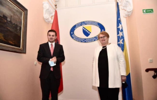 Ministri Cakaj: Njohja e Kosovës nga Bosnja vendim i rëndësishëm për Ballkanin