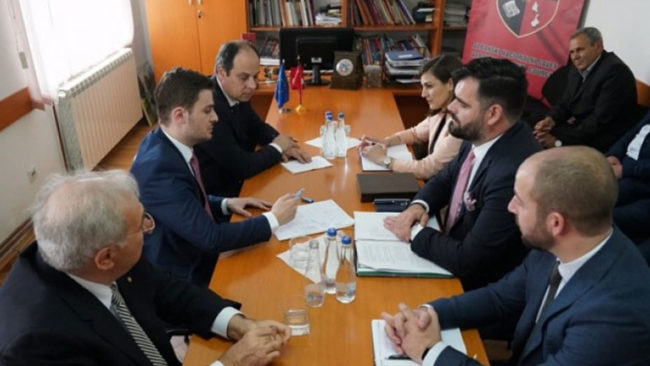 Ministri Cakaj pritet në takim edhe në Këshillin Kombëtar Shqiptar