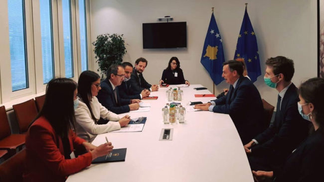 Kryeministri Hoti u takua me Kryesuesin e Komitetit për Punë të Jashtme në Parlamentin Evropian, David McAllister
