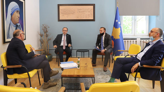 Nga nesër lejohet qarkullim i plotë por me kujdes si brenda ashtu edhe me Shqipërinë e vendet tjera të rajonit