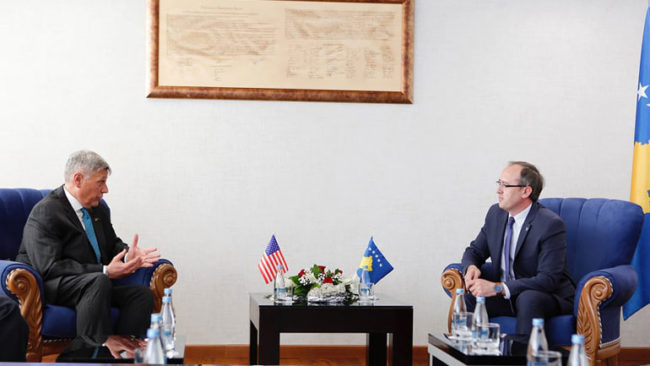 Kryeministri Hoti e njofton ambasadorin Kosnett me prioritetet e menjëhershme të qeverisë së re