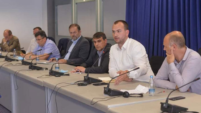 Kryetari Kastrati takon ministren e Ekonomisë dhe ministrin e Arsimit