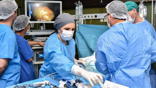 Në QKUK dhe spitalet e përgjithshme po kryhen operacionet jo emergjente dhe po funksionojnë ambulancat specialistike