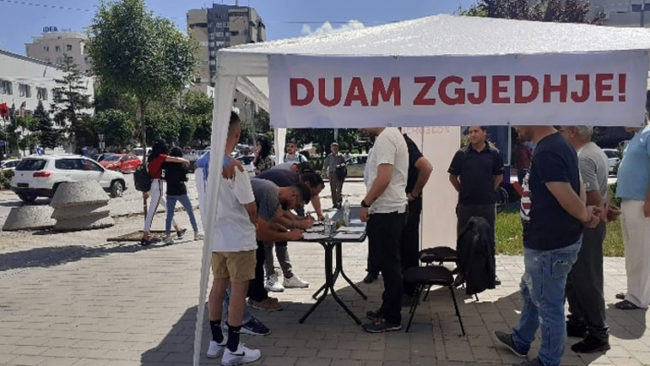 Lëvizja Vetëvendosje dorëzoi nismën ligjore për peticione