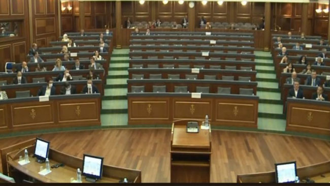 Votohet Qeveria Hoti