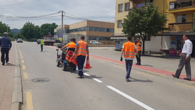 Komuna e Vitisë vazhdon me vendosjen e sinjalistikës rrugore