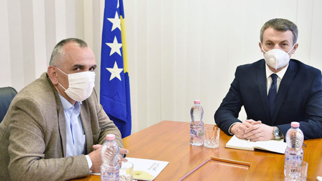 OAK kërkon nga Ministri Reçica një ligj funksional të punës dhe lehonisë