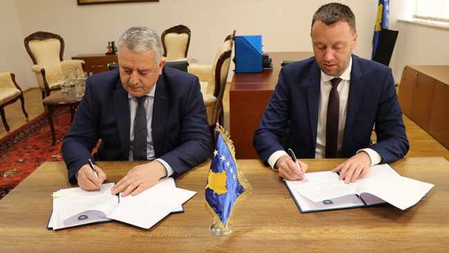 Nënshkruhet Memorandum bashkëpunimi ndërmjet MPB-së dhe MI-së për pjesëmarrje në provimet për shofer