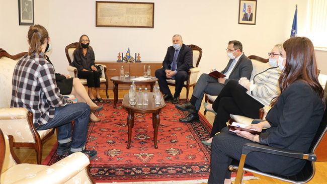 Ministri Veliu priti në takim përfaqësueset e UNDP-së në Kosovë