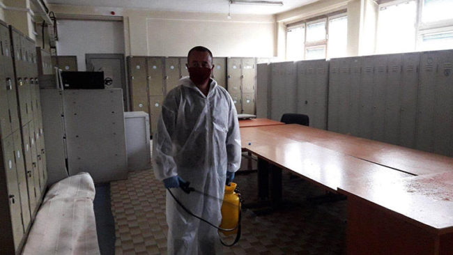 Dezinfektohen hapësirat e policisë në Viti dhe të disa familjeve të prekura me COVID-19