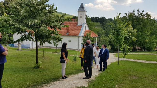Ministrja Dumoshi vizitoi Vitinë, kryetarit Haliti i jepet mbështetje për projektet në kulturë e sport