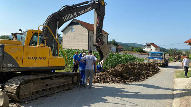 Vazhdojnë punët për rregullimin e kanalizimit në Karaqevë të Epërme