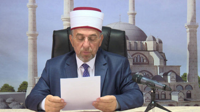 Pezullohet falja e namazit të Kurban Bajramit (VIDEO)
