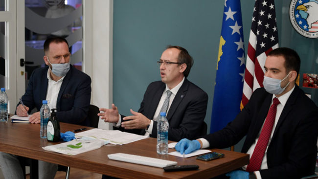 Kryeministri Hoti diskuton me bizneset anëtare të OEK dhe OEAK për rimëkëmbjen ekonomike