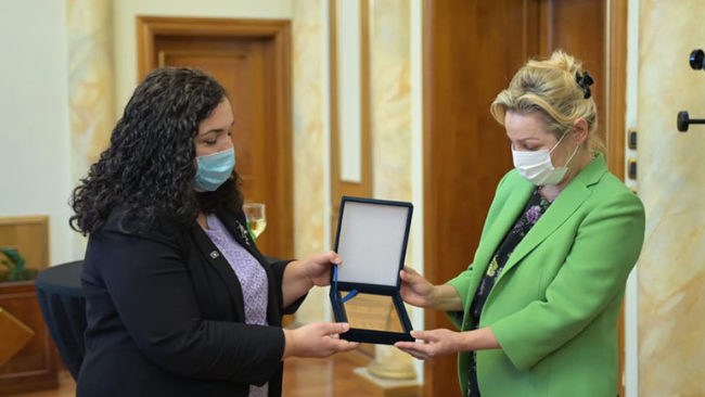 Kryetarja e Kuvendit, Vjosa Osmani priti në takim lamtumirës shefen e Zyrës së BE-së në Kosovë, Nataliya Apostolova