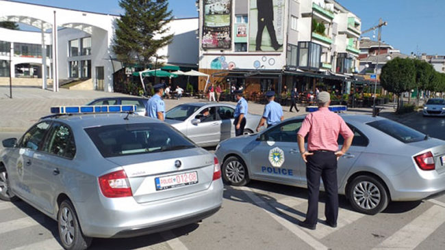 Policia vazhdon me shqiptimin e tiketave në bazë të ligjit të pandemisë, edhe 833 të tilla në 24 orët e fundit