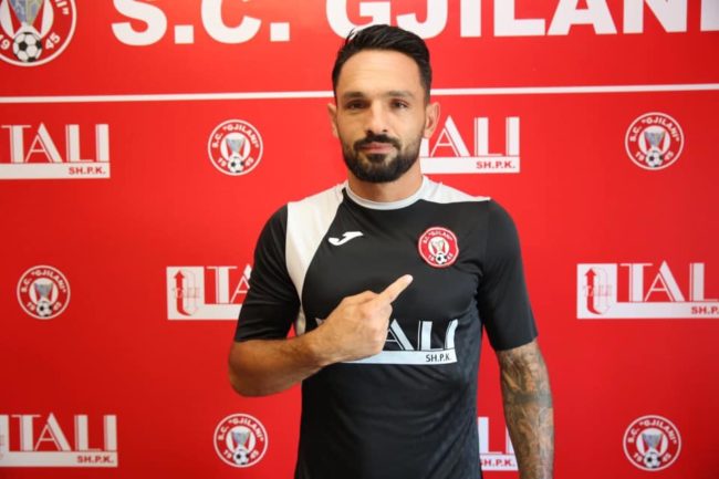 Njihuni me portierin kampion që prezantoi SC Gjilani, detaje të transferit nga Shqipëria