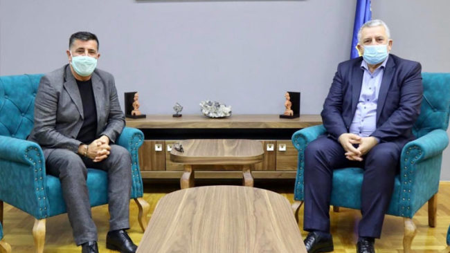 Ministri Agim Veliu priti në takim kryetarin e Komunës së Gjilanit Lutfi Haziri