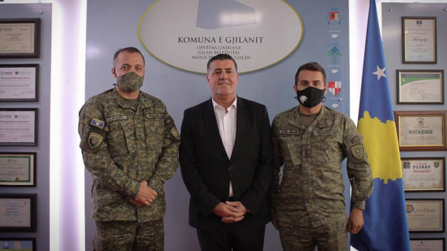 Haziri pret në takim komandantin e ri të Njësisë Elitare të FSK’së në Gjilan, nënkolonel Albert Kuqi