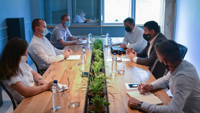 Kastrati e Suliqi diskutojnë për çështjen e ujit të pijshëm në lagjen Çamëria