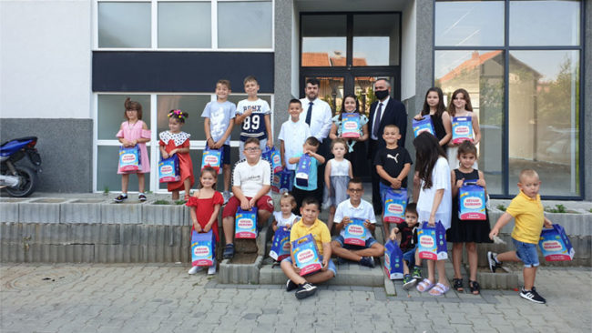 Bereqeti shpërndau 700 dhurata për fëmijët e Gjilanit për festën e Kurban Bajramit