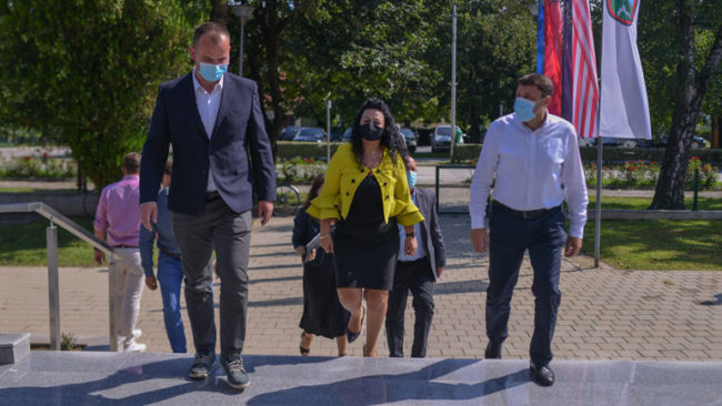 Kryetari Kastrati pret në takim ministrin Likaj, diskutojnë për fillimin e vitit të ri shkollor 2020/21