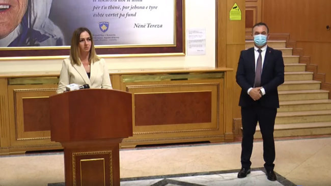 Vetëvendosje ka filluar mocionin për rrëzimin e Qeverisë Hoti