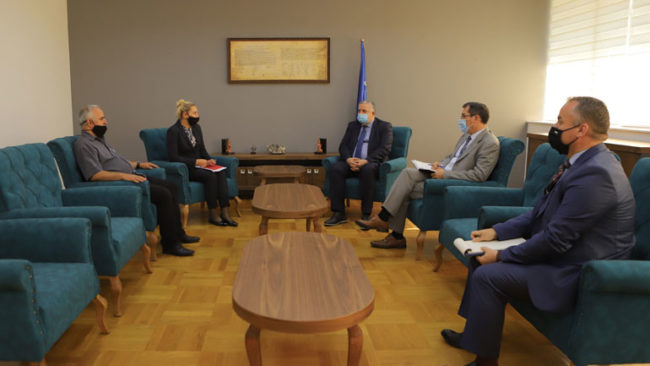 Ministri Veliu përkrahë Policinë e Kosovës