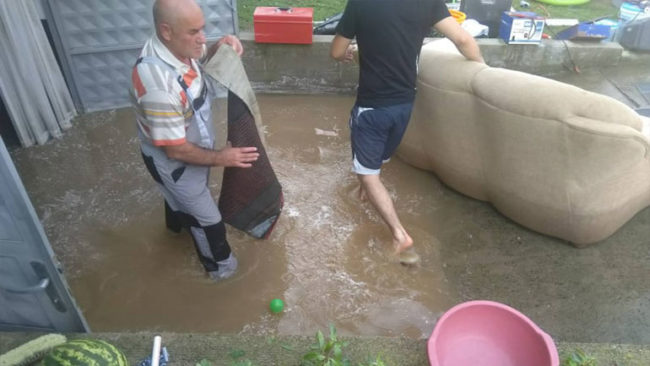 Stuhia shkakton dëme të konsiderueshme materiale në Llashticë të Gjilanit (FOTO)