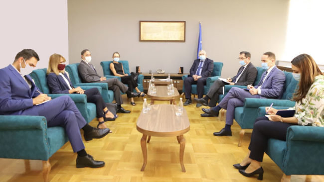 Ministri Veliu priti në takim shefin e UNHCR-së dhe përfaqësuesen e OKB-së në Kosovë