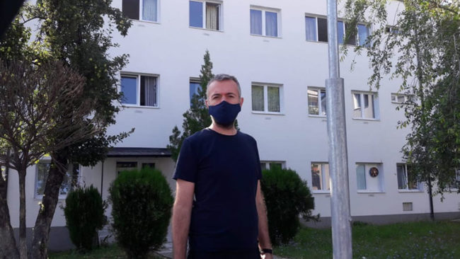 COVID-19 nuk është hiç hajgare, por diçka që po i bënë njerëzit të vuajnë dhe po ua merr jetën!