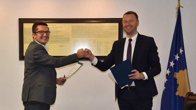 Abrashi e Mustafa memorandum për mbjelljen e pis​have nëpër rrugët e Kosovës