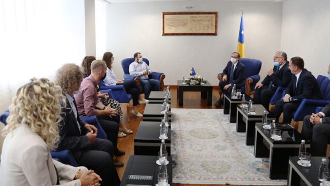 Kryeministri Hoti: Sot nderojmë të gjithë policët e Kosovës