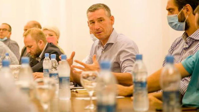 Kryetari i PDK-së takon strukturat në Gjilan, Kamenicë dhe Viti