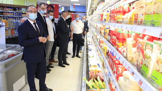 Ministri Krasniqi sheh nga afër ndarjen e produkteve bimore dhe shtazore