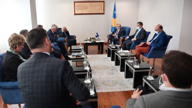 Kryeministri Hoti priti në takim përfaqësuesit politikë të Luginës së Preshevës
