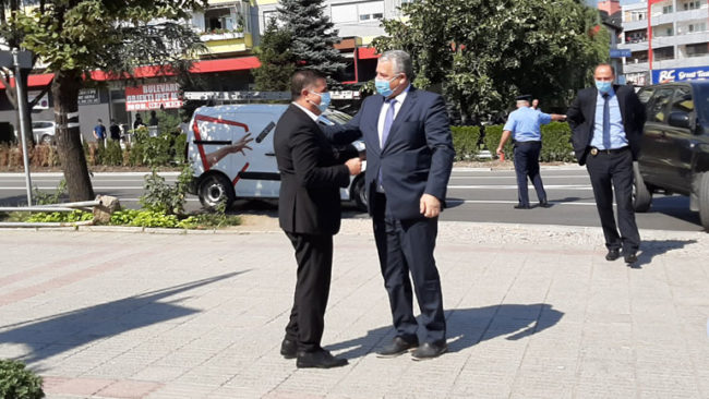Veliu: LDK-në nuk mund ta ndajë askush e aq më pak Vjosa Osmani