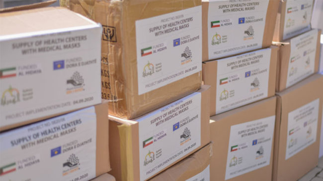 Shoqata humanitare “Al Hidaya” dhe “Dora e Djathtë” dhurojnë maska dhe dezinfektues