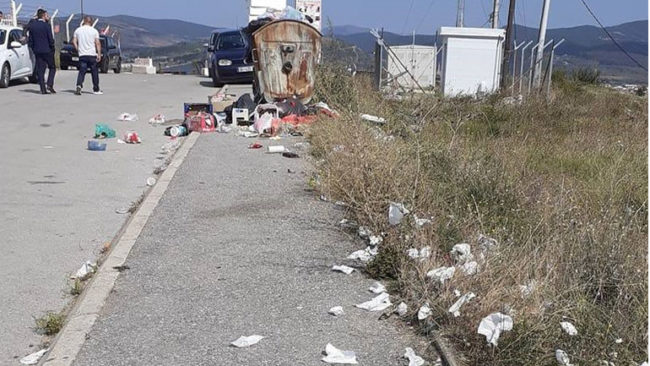 “U përulëm për t’i nderuar dëshmorët por edhe u skuqëm nga pamja e shëmtuar përreth!”