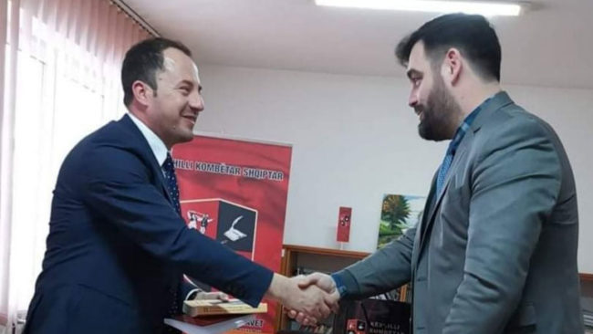 Mustafa: Serbia ta ndjek shembullin e Malit të Zi, të lejojë përdorimin e simboleve kombëtare të pakicave