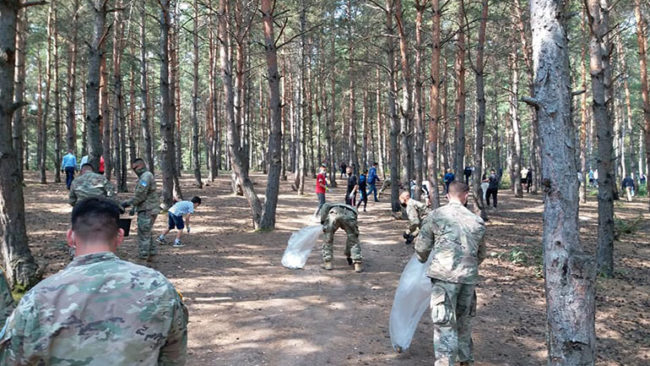 Përurohet rruga e asfaltuar dhe zhvillohet aksioni i pastrimit të parkut “Te Pishat” në Tërpezë