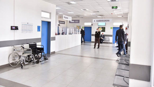 ShSKUK rifillon me punën në ambulanca specialistike dhe intervenime kirurgjike jo-emergjente