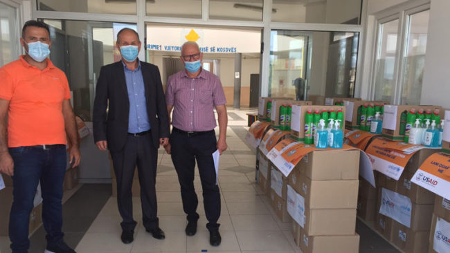 USAID-i dhe UNICEF ndihmojnë shkollat e komunës së Vitisë me mjete higjienike